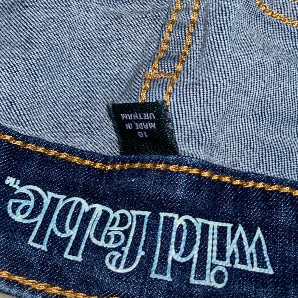 medium washed skinny jeans